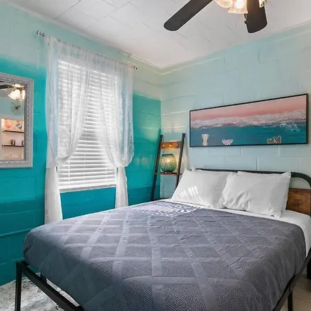 Mermaids Grotto Waterfront 1Br Apt With Bay View Vila